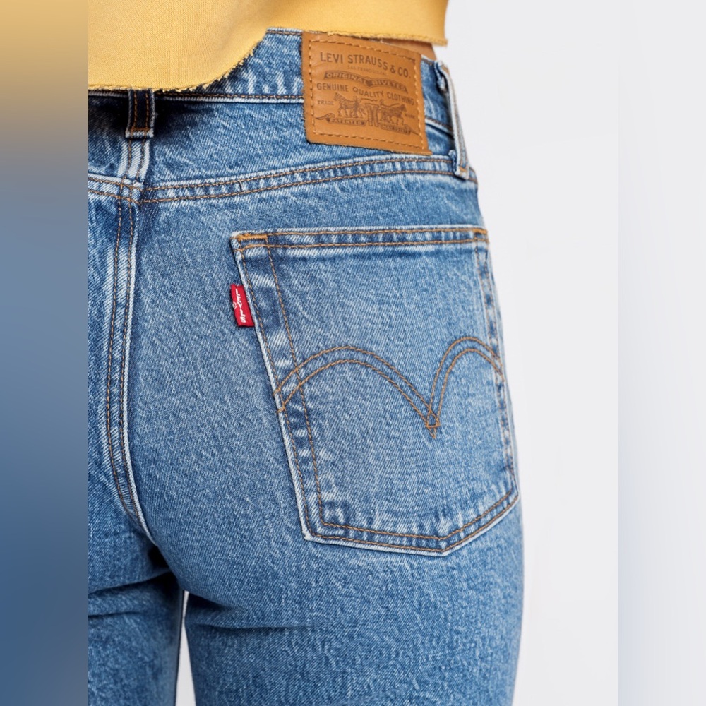 Levi's Wedgie Icon | High Rise Fray Raw Hem | Straight Leg Ankle Jeans | Size 26